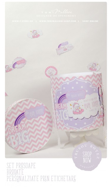 Trusou de botez personalizat si brodat cu norisori pufosi si ursuleti pentru fete, Dream big little girl 15